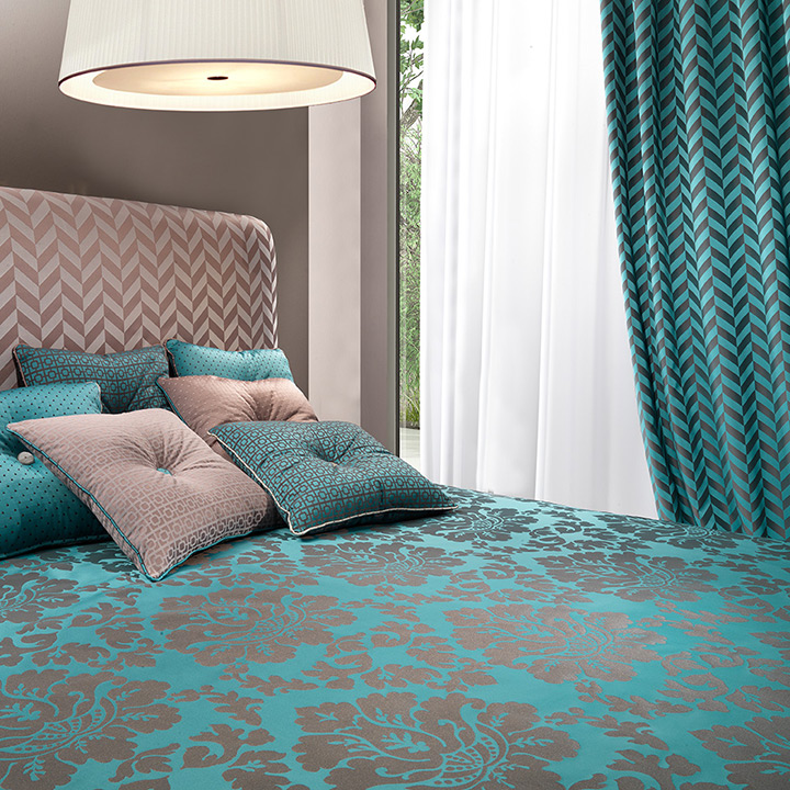 Tendaggi classici con complementi d'arredo – Paris